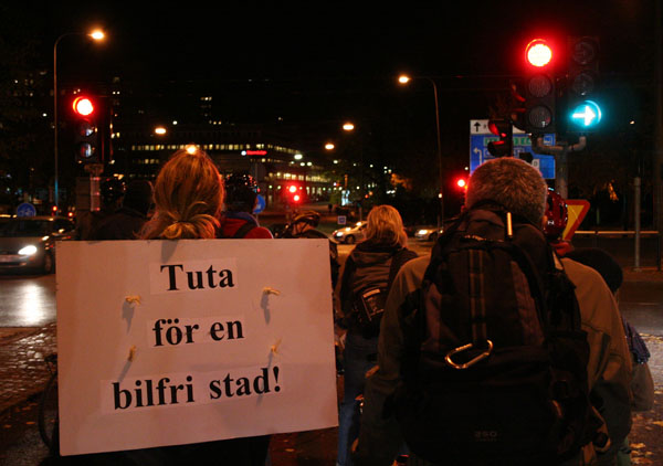 toot your horn for a car free town!