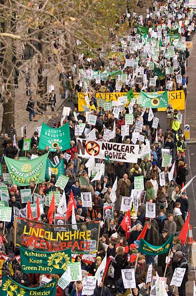 March progresses along the Embankment