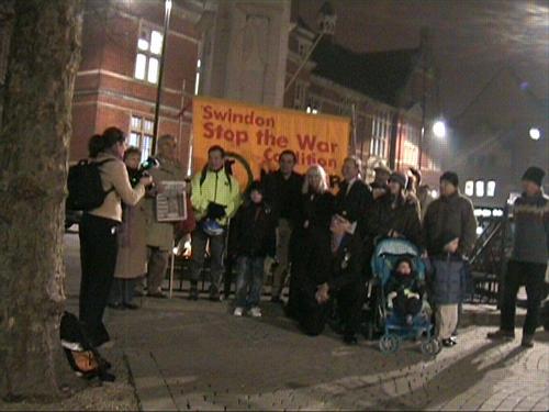 Adver photographer sets up a group photo