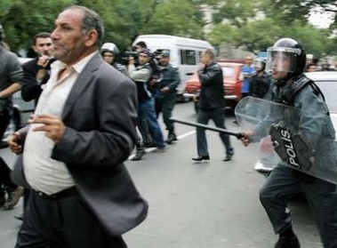 Azerbaijan: Cops break up a demo against the regime