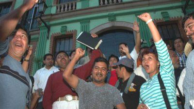 Oaxaca teachers greet release of imprisoned comrades
