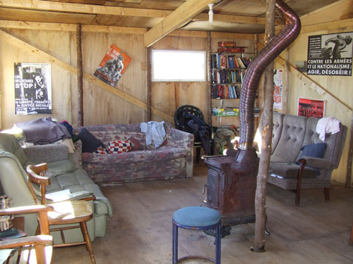 This wooden cottage, called ‘the communal’, served as an info centre