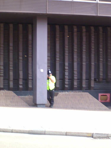 Video Goon trying to be discreet