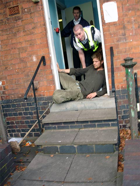 passively resisting whilst being violently abused by PC 550