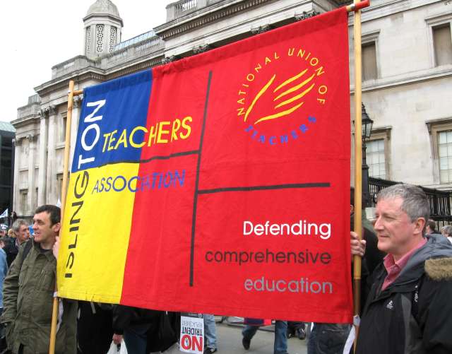 At last, a modernist-inspired trade union banner design, after De Stijl