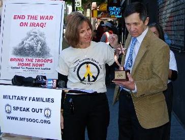 Diane Fishel presented the Champion of Peace Award to Dennis Kucinich.
