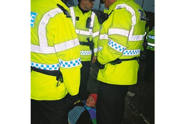 Una blocking North Gate