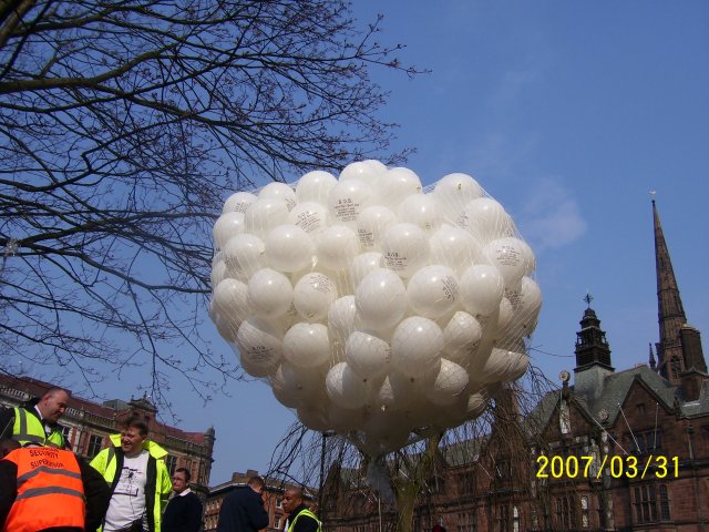 SOS baloons