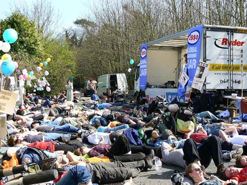 Expose EXXON day - pic by Donald Lyven, Barnet Green Party