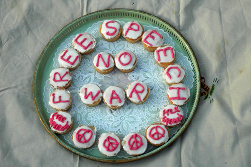 protest cake, mass lone protest. (c) marc vallee, 2007.