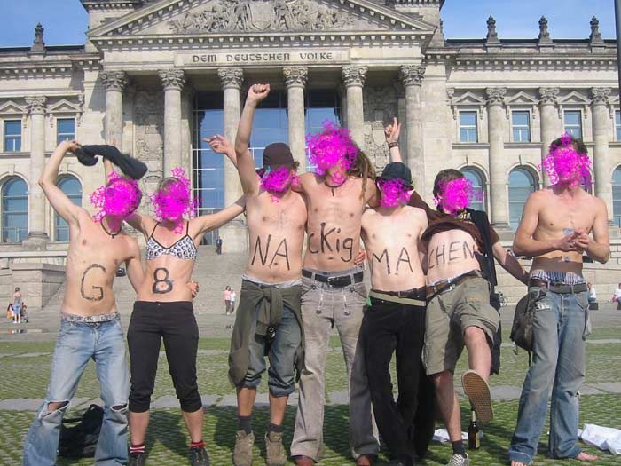 Strip G8 naked!