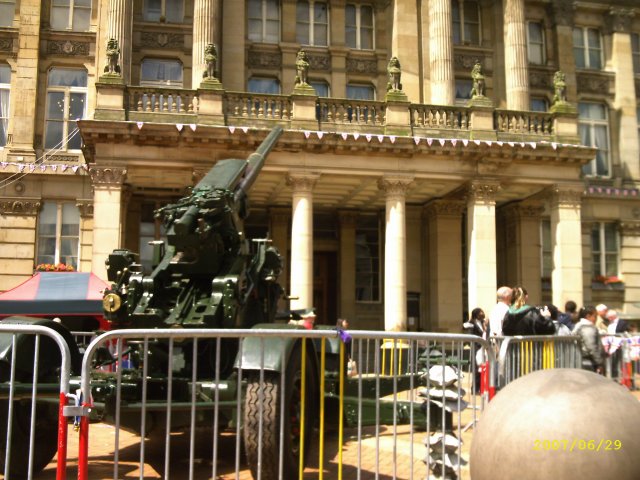1940 anti-aircraft gun pointing to the Council House ;-)