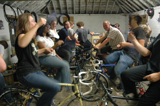 ... and the mood is turning ever more lively.