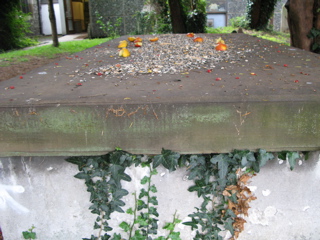 Cox's Orange Pippin originator's grave feeds the birds at Harmondsworth church