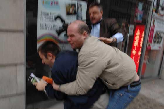 RMT official saves photograper from Metronet attacker