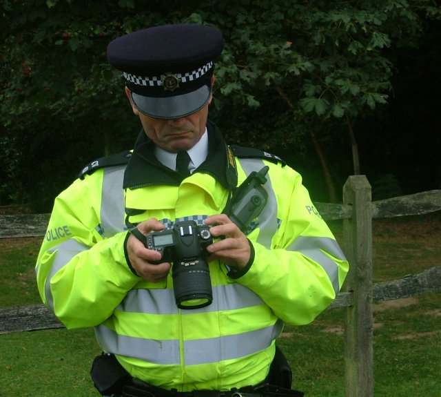 CW620 from Sussex Police given a camera to play with to distract FIT Watchers