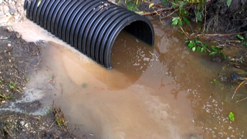 Stills from the film: Aluminium pouring directly from the Shell site