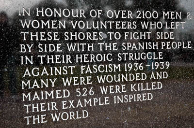 (c) Marc Vallée, 2007.