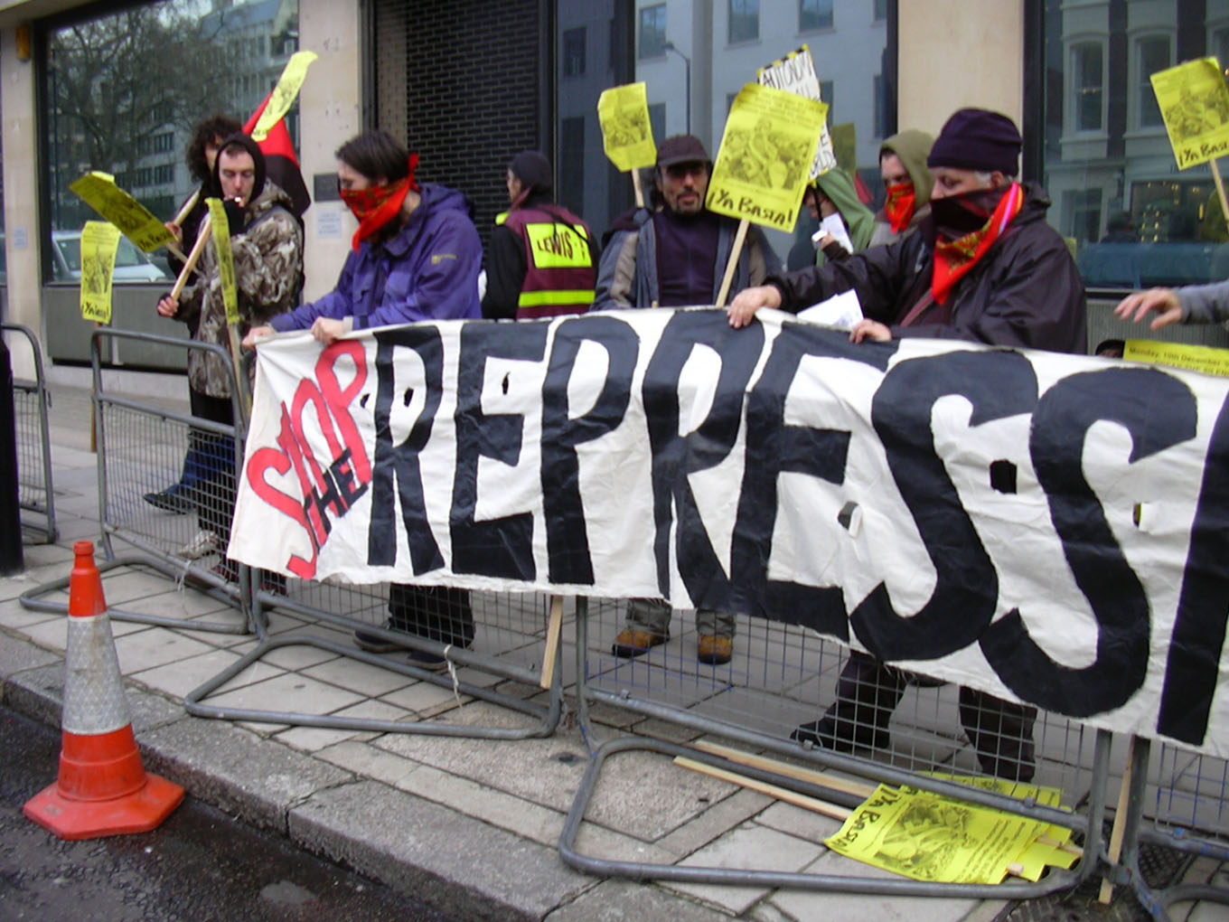 Protest outside Mexican Embassy on 10th December 2007