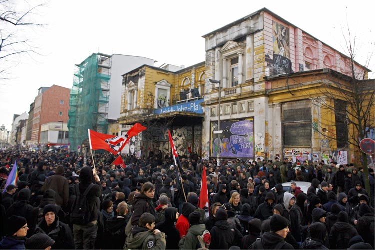 demo assembles in front of "Rote Flora"