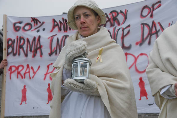 Holding Lantern in Trafalgar Square