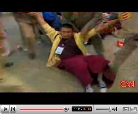 Indian cops repr. Tibet demonstr. in Himachal Pradesh,India CNN,13.3.08 2'.04"