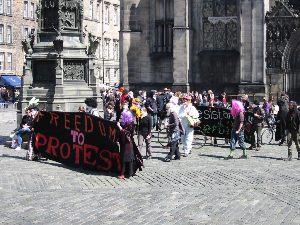 ftp demo moving off from parliament square...