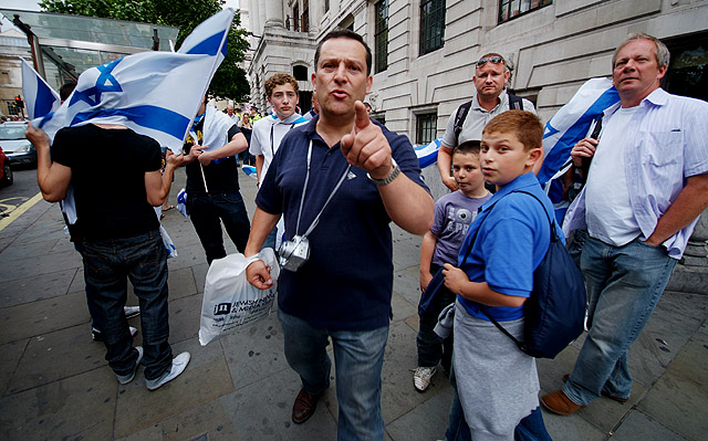 A Jewish troublemaker objects to photography.