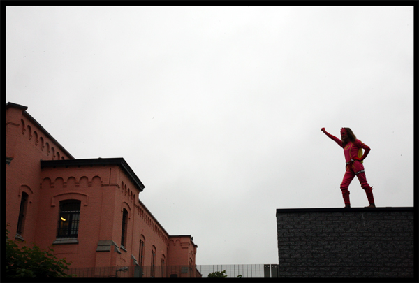 mega mindy on the roof