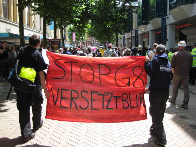 banner in solidarity with Versetzt at Day of Action in Croydon