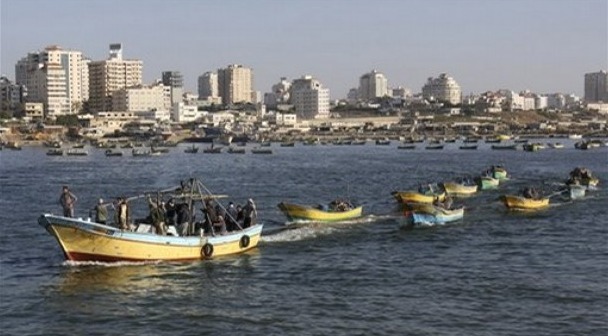 Palestinian fishing boats at Gaza Port in May 2008 (AP photo)