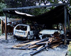 Arson attacks against neo-nazi cars and color against neo-nazi shops
