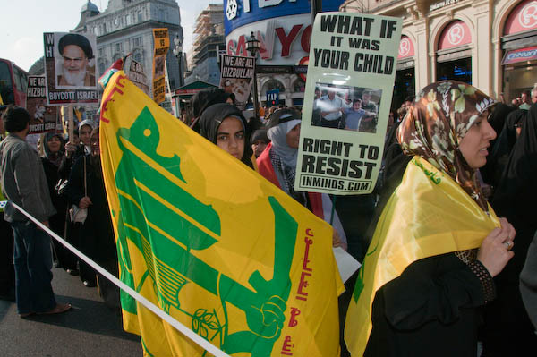 Marchers ignore the counter demo