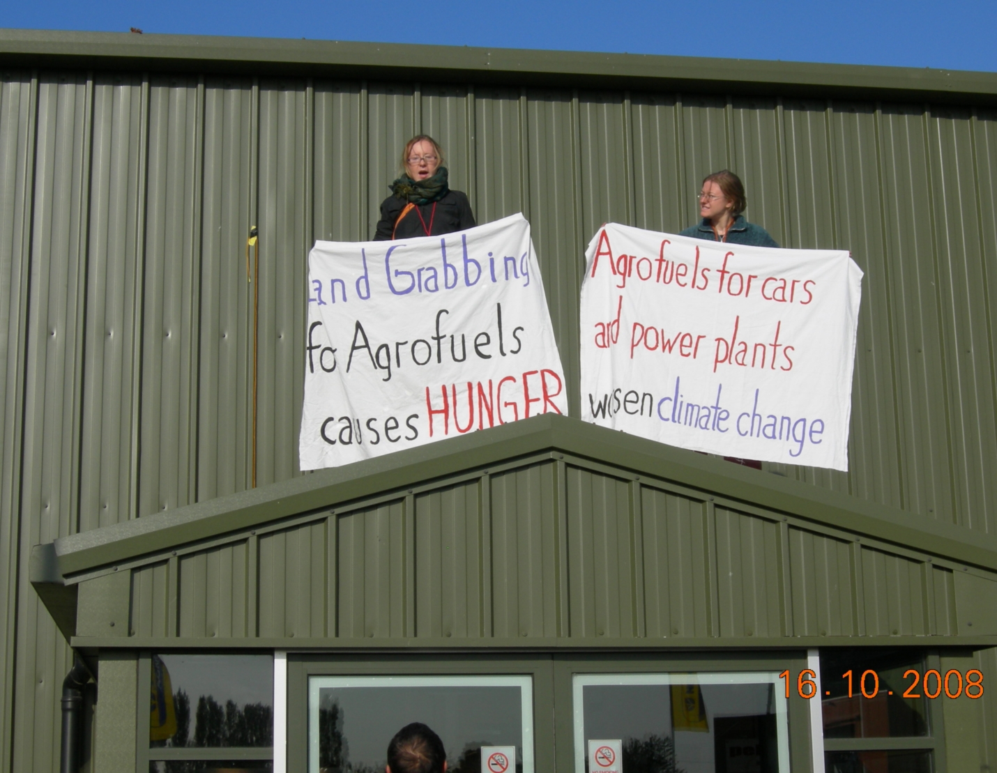 Banner on the roof near the main exhibtion entrance