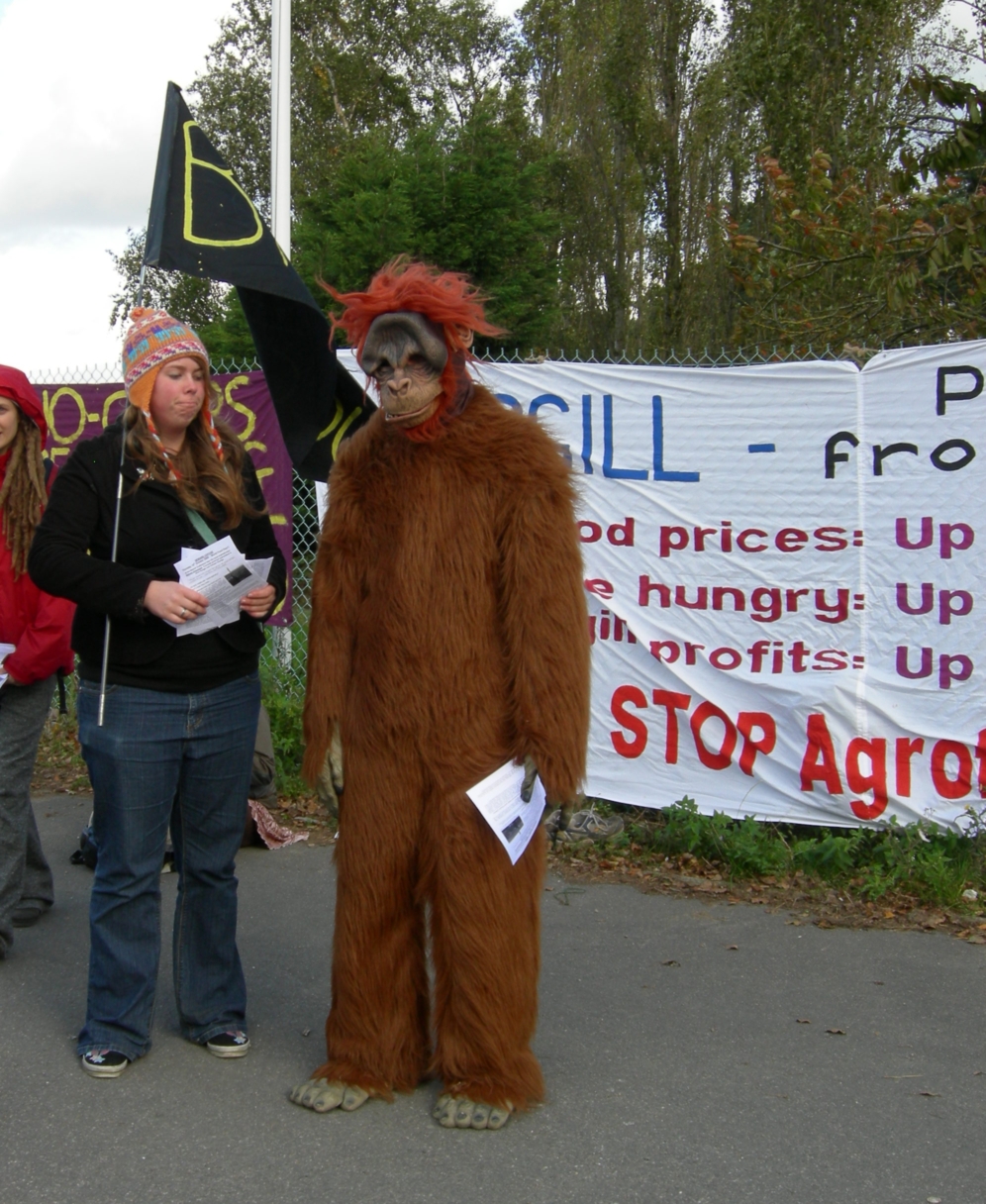Banner protest at the gate