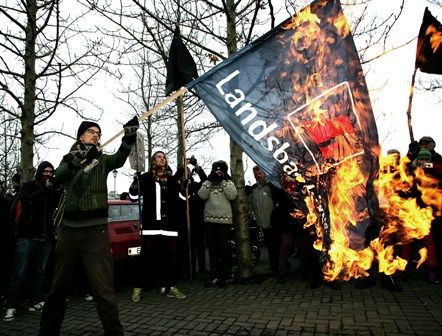 Burning the flag of Landsbanki bank