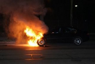 19/12/08: Unknown persons set on fire two luxury cars, Berlin
