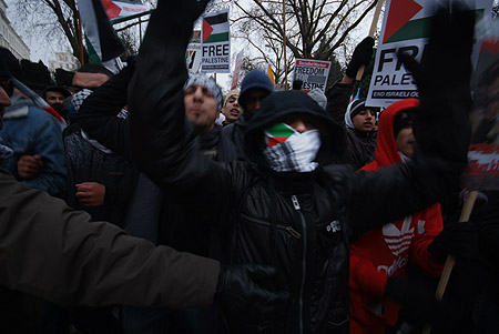 The march heads off.