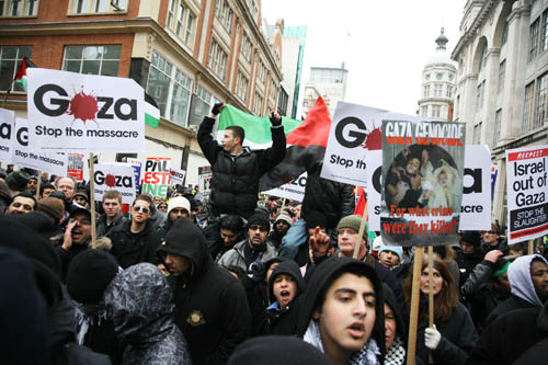 The march has arrived at the Israeli Embassy, - heavily protected by the MET