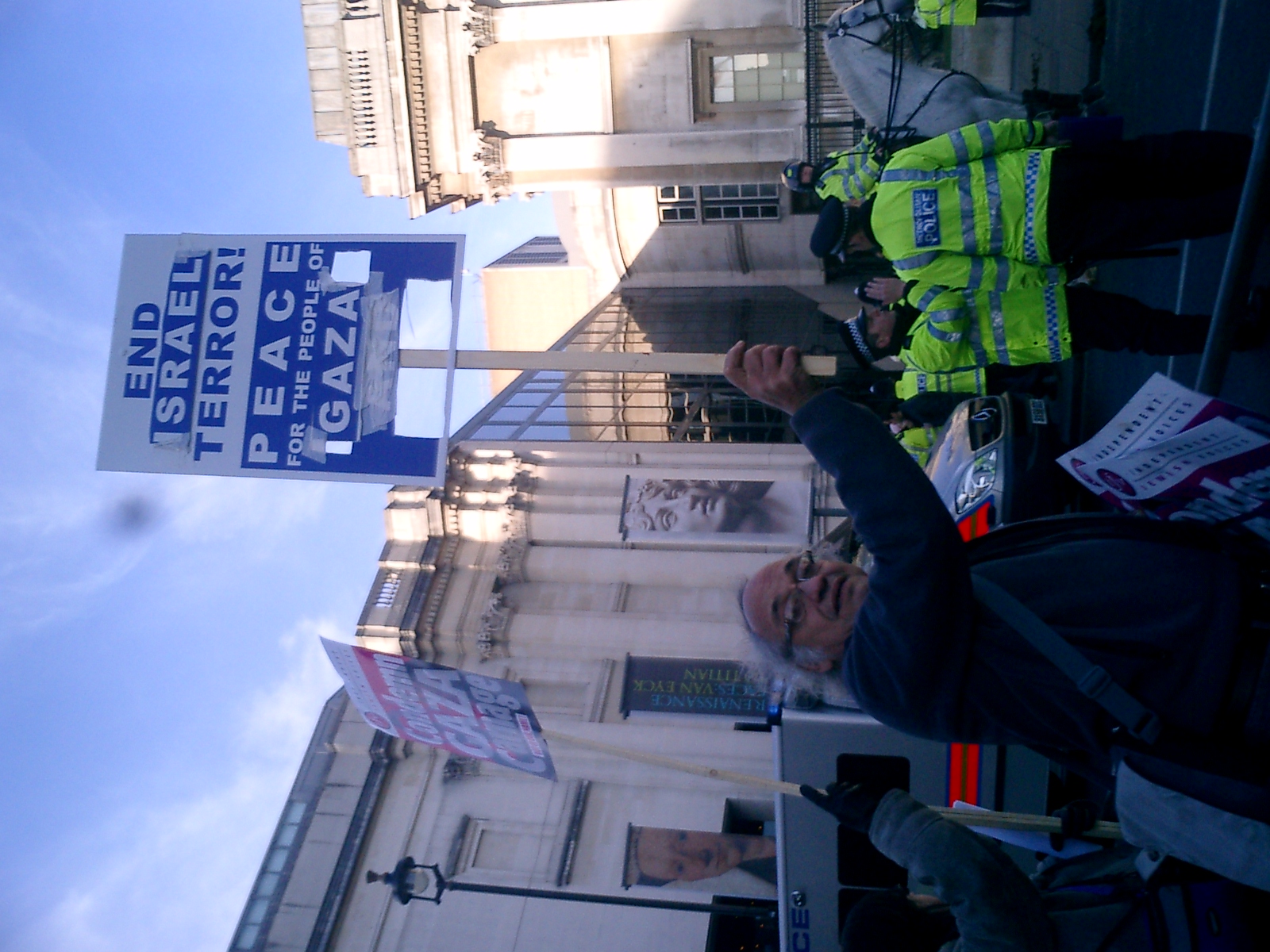 Counter-protest, Trafalgar Square, 11 Jan 09 - Picture 3