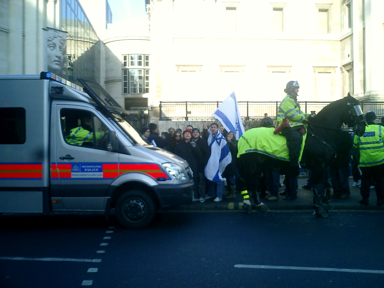 Counter-protest, Trafalgar Square, 11 Jan 09 - Picture 5