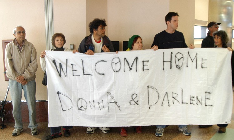 Airport welcome for Donna and Darlene Wallach