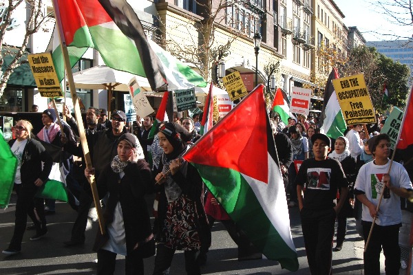March through the up-scale shopping district in San José, 4 January 2009