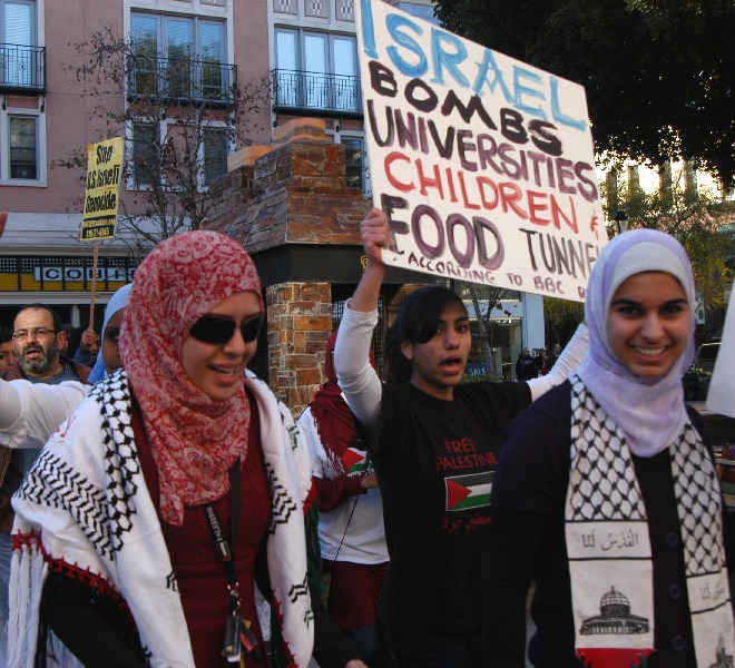 Palestinian youths in San José on 4 January 2009