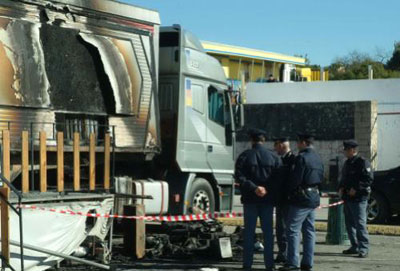 CIRCUS TRUCK DAMAGED IN FIRE (Italy)