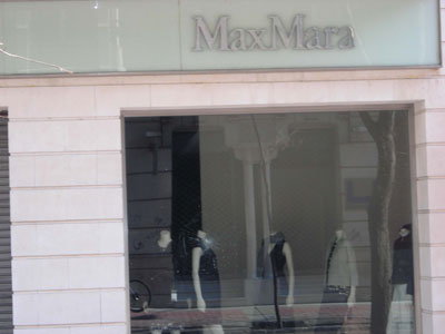NEW MAXMARA COLLECTION GREETED WITH A BRICK (Spain)