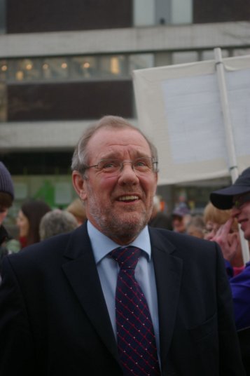 Keep Sheffield Station open to the public!!!