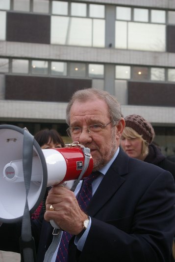 Keep Sheffield Station open to the public!!!