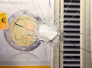 Spontaneous demonstration for Christian S. / Stones against a Commerzbank (Berl