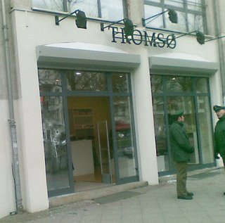 Two Thor Steinar shops attacked simultaneously (Berlin)